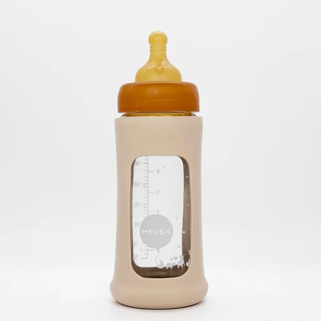 Hevea flašica sa širokim otvorom i sa zaštitnim rukavom 250 ml - boja peska 2525