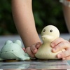 Squeeze'N'Splash igračke za kupanje -Poklon set Gumena patka i žaba, Snežno plava i žalfija