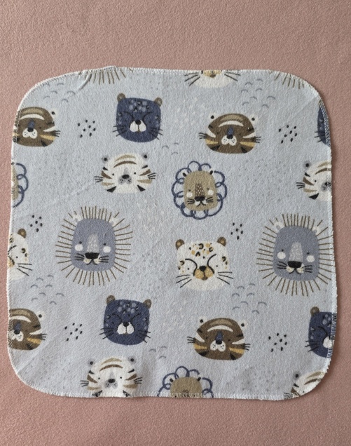 WOWO  flanel bebi krpica  lavići i tigrići plava 4752