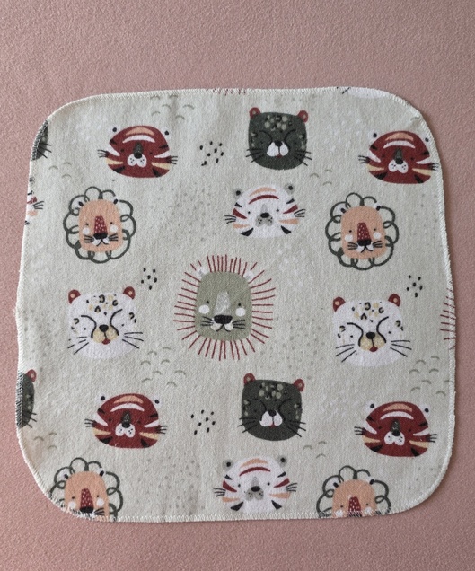 WOWO  flanel bebi krpica  lavići i tigrići zelena 4744