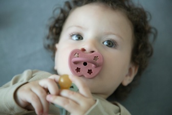 Okrugla cucla Hevea Baby (3-36 meseci) - bež