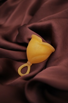 Menstrualna čaša Hevea Loop Cup vel. 2
